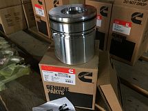 3957797:Поршень в сборе (с пальцем и стопорами, без колец) PC200-7